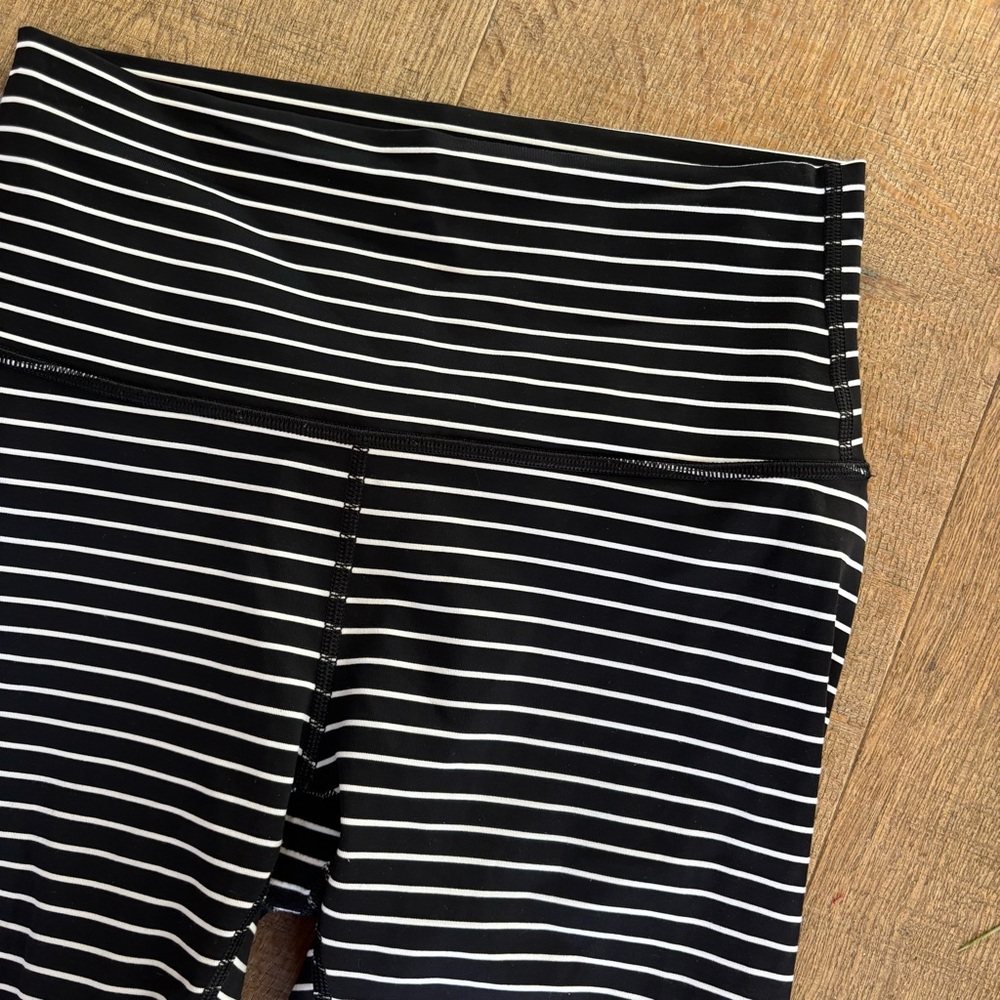 lululemon wunder under high rise parallel stripe leggings 25” - Picture 4 of 6
